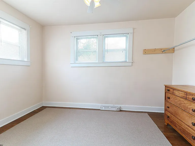 611 Stanley Ave #611 - Photo 6 of 9