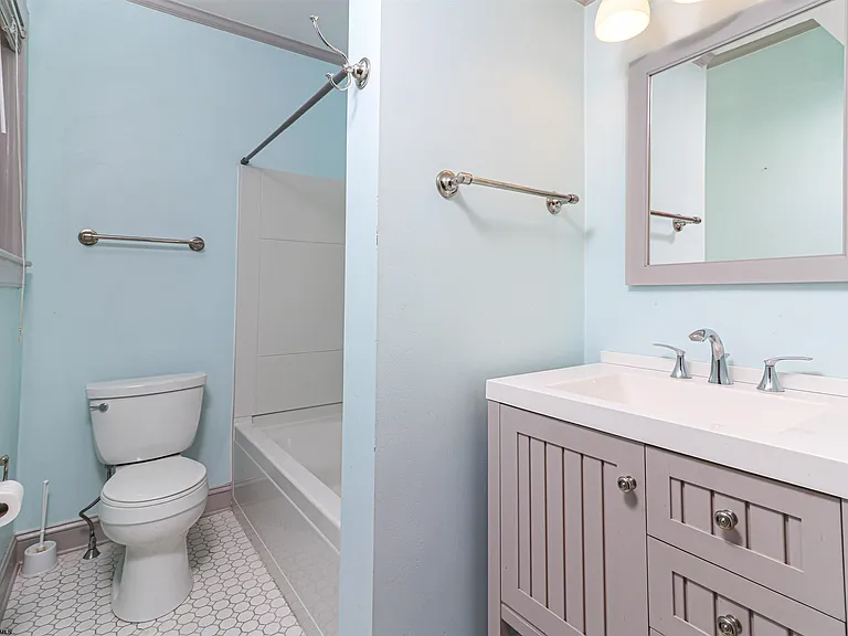 611 Stanley Ave #611 - Photo 7 of 9