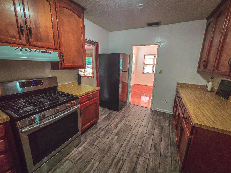 313 Wayne Pl - Photo 3 of 16