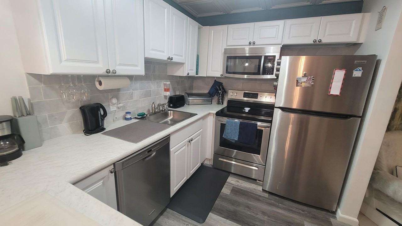 201 North Drive - Photo 7 of 44