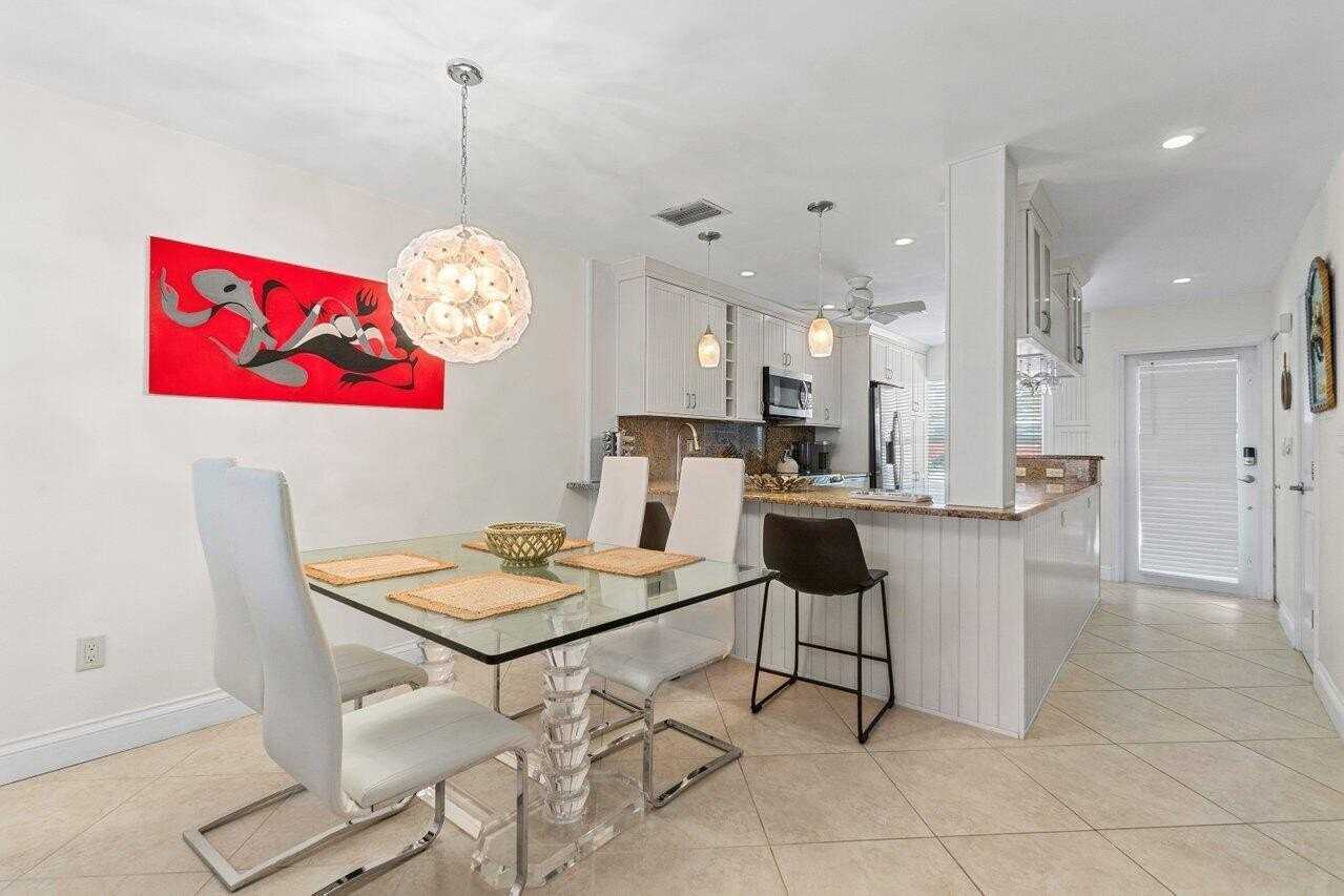 842 Se 19th Ave #103 - Photo 5 of 34