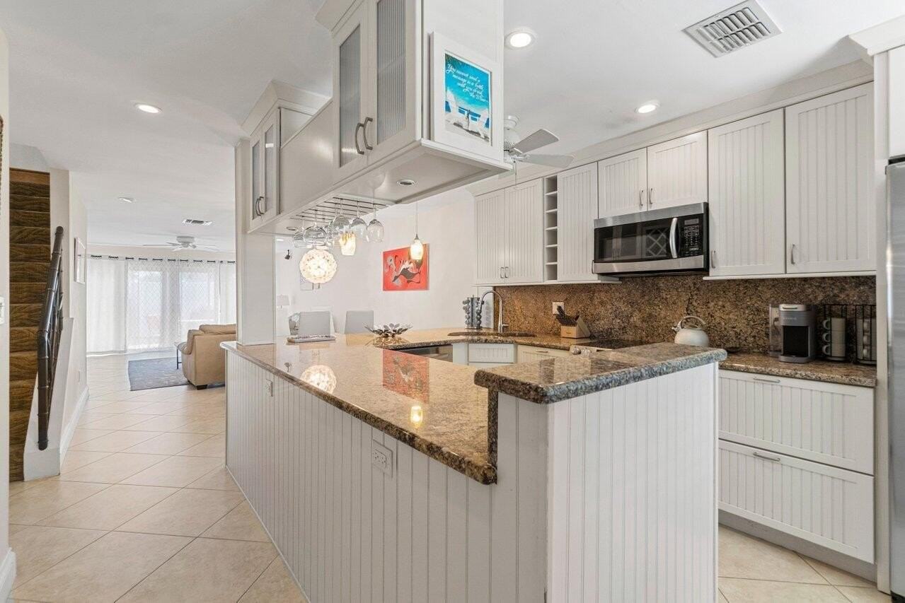 842 Se 19th Ave #103 - Photo 6 of 34