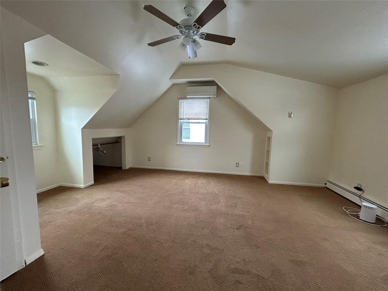 2191 Maple St - Photo 2 of 8