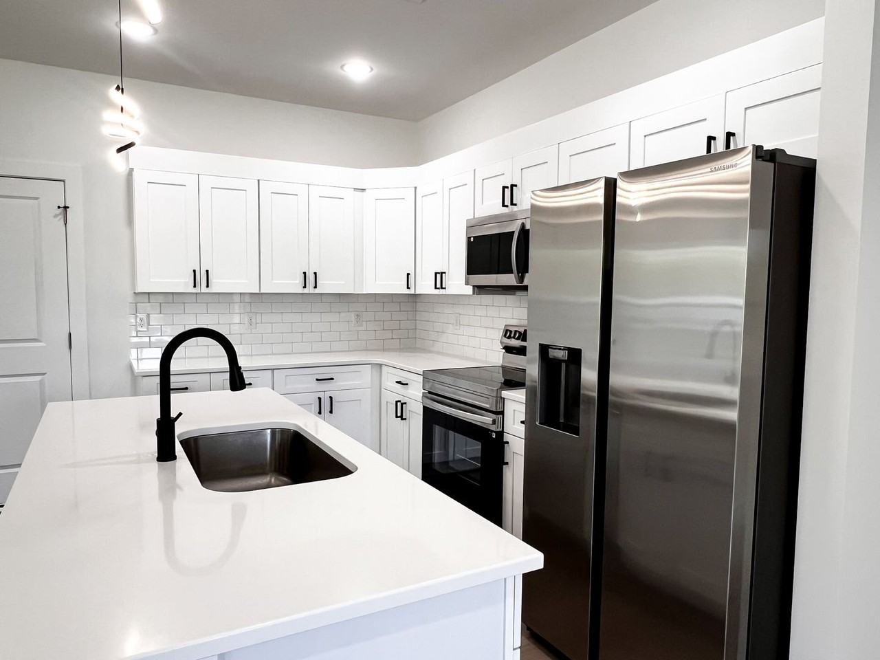 139 Folk Rd - Photo 3 of 25