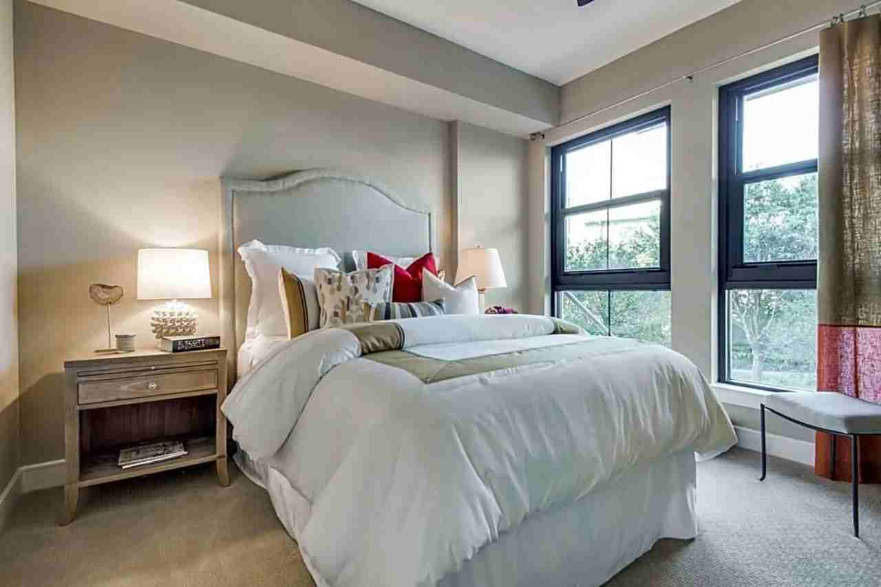 Commerce St - Photo 2 of 6