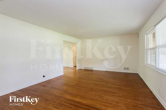 5318 Glencairn Ln - Photo 2 of 15