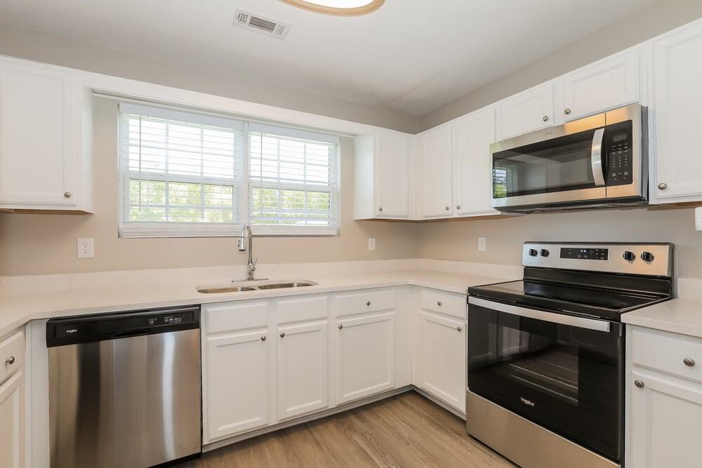 1052 Navaho Trl - Photo 5 of 16