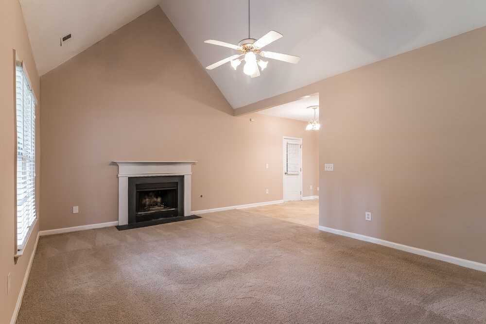 36 Stonehaven Dr - Photo 4 of 17