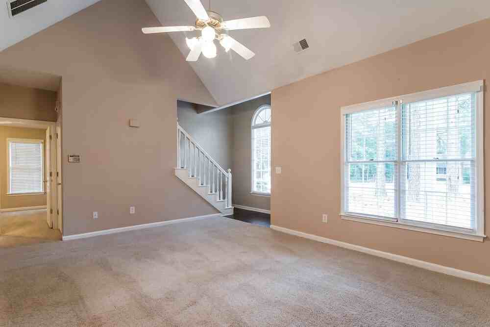 36 Stonehaven Dr - Photo 5 of 17