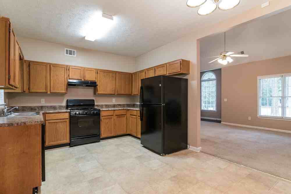 36 Stonehaven Dr - Photo 7 of 17
