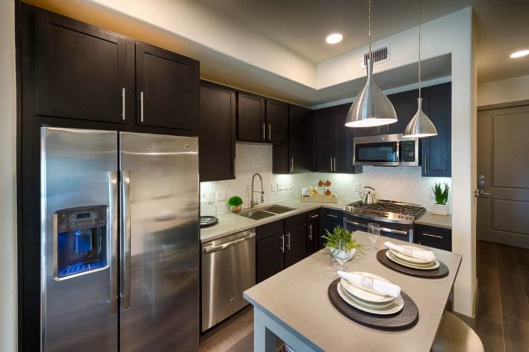 909 Town and Country Boulevard