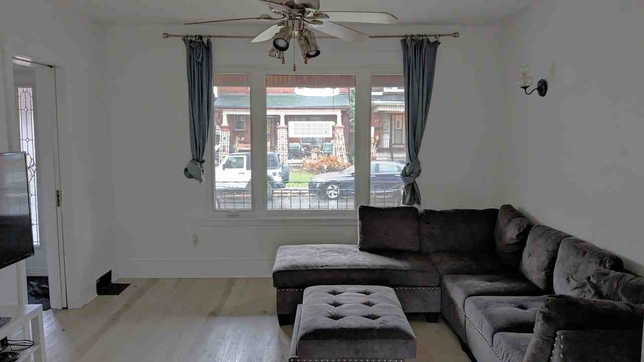 36 Spadina Avenue - Photo 3 of 20