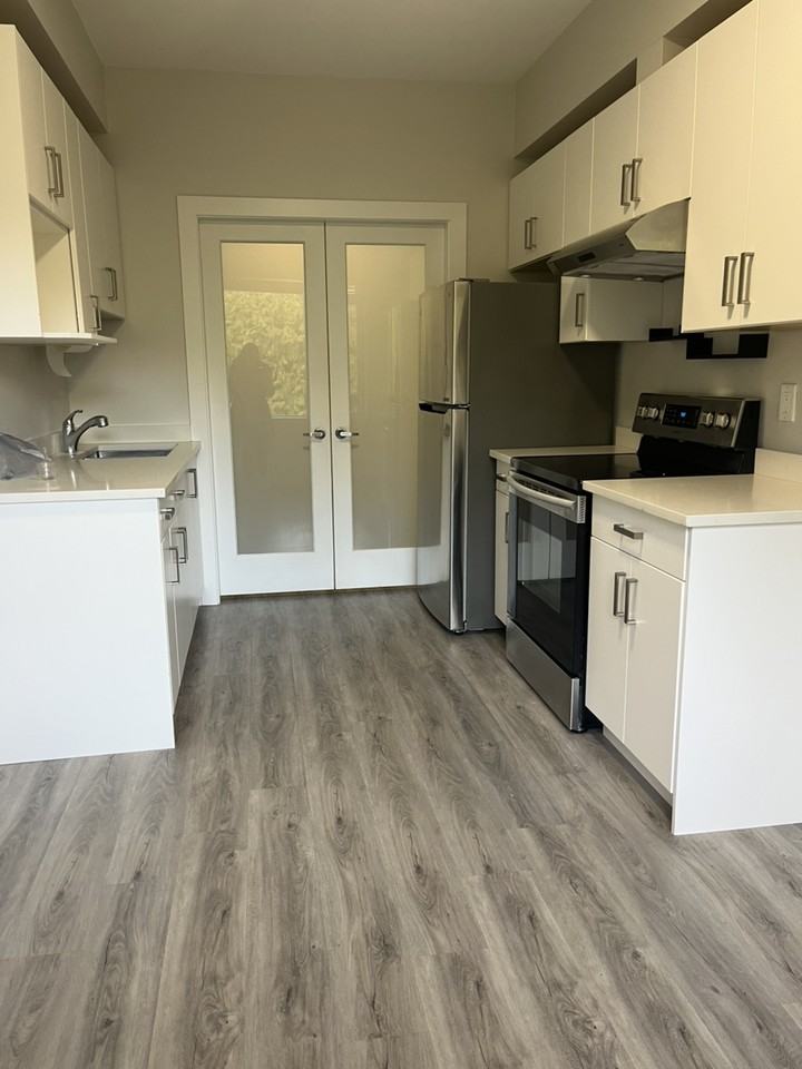 400 N Hythe Ave - Photo 2 of 13