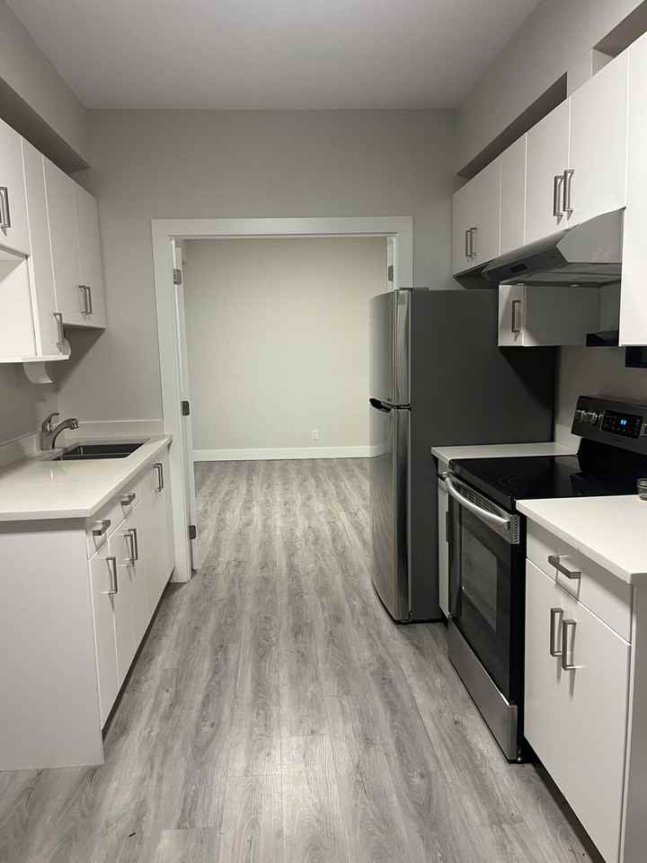 400 N Hythe Ave - Photo 3 of 13