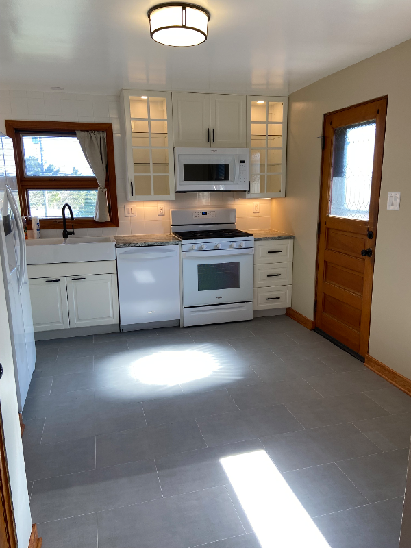 1215 Akehurst Rd - Photo 3 of 20