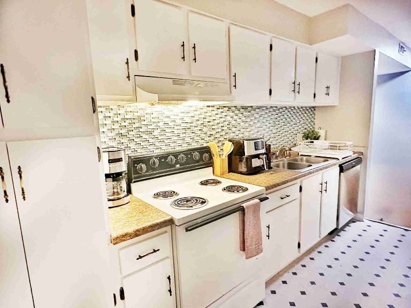 135 Kingsbury Dr #2 - Photo 2 of 16