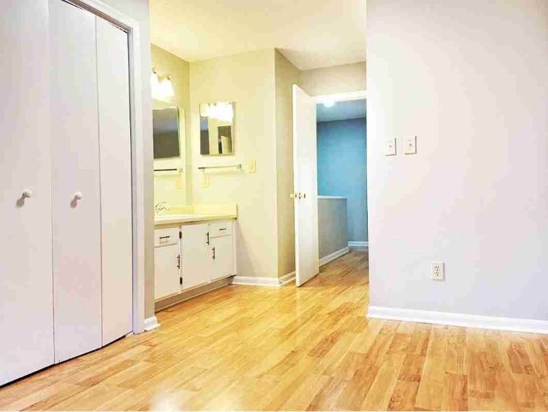 135 Kingsbury Dr #2 - Photo 4 of 16