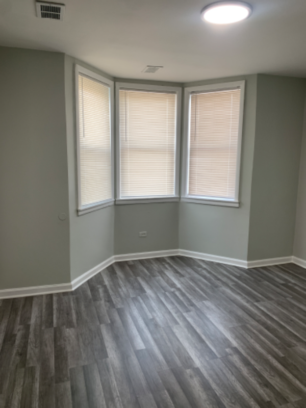 1419 W 51st St - Photo 3 of 14