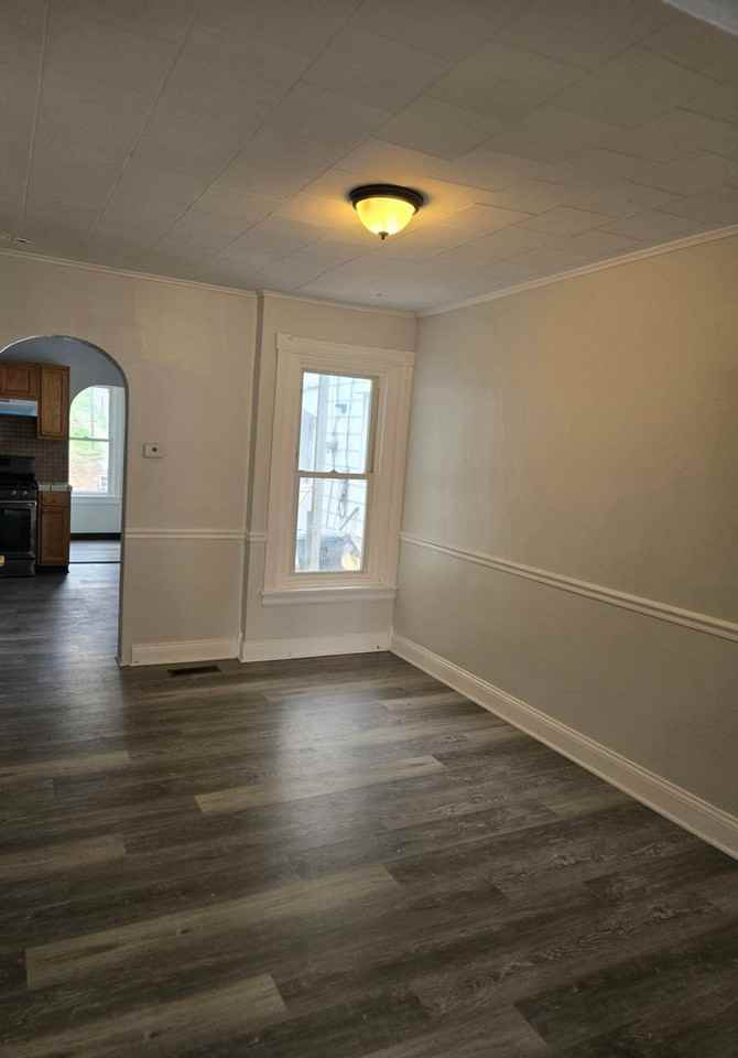 532 W Whitehall St - Photo 2 of 14