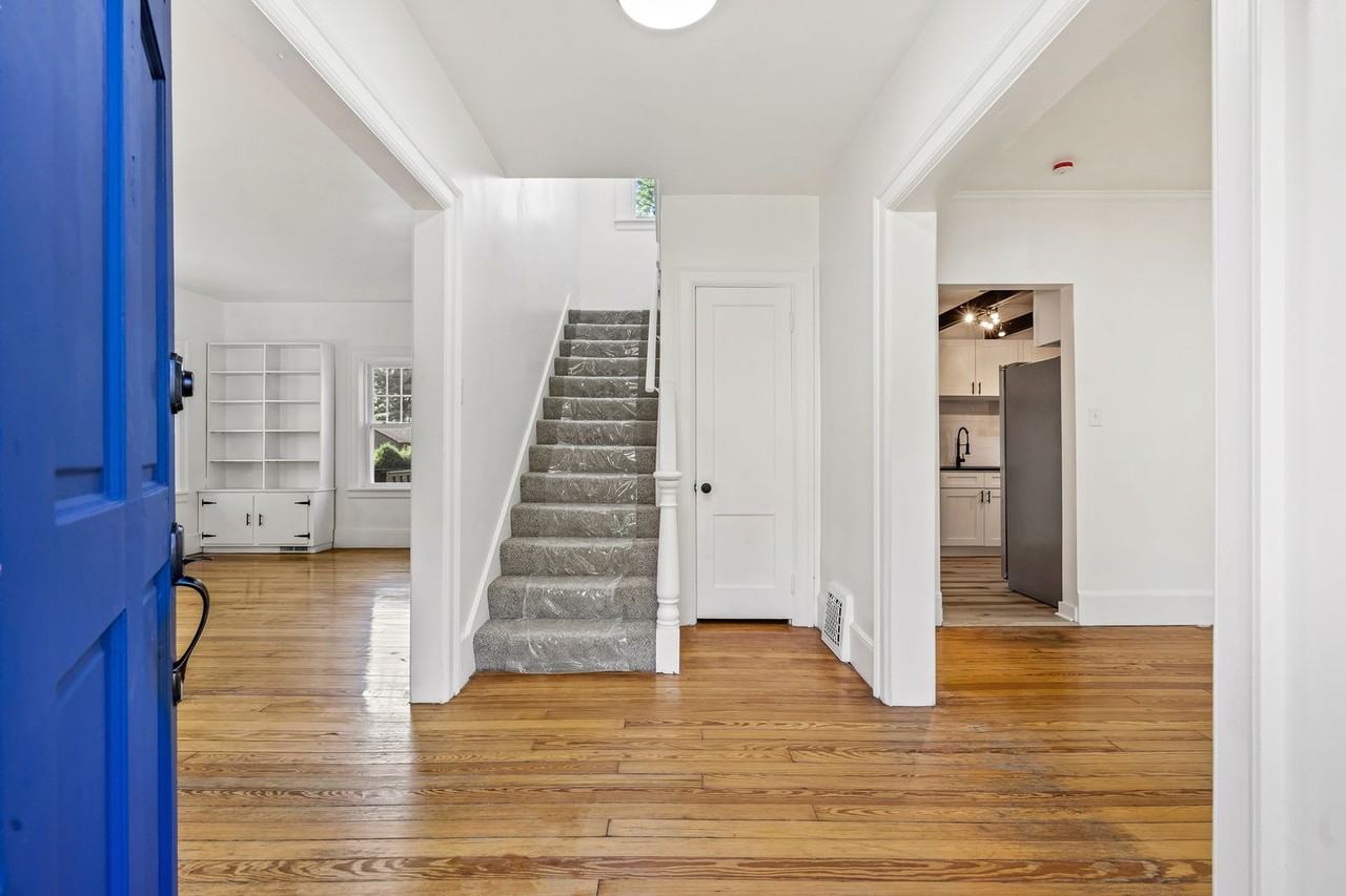 344 Woodside Rd - Photo 3 of 23