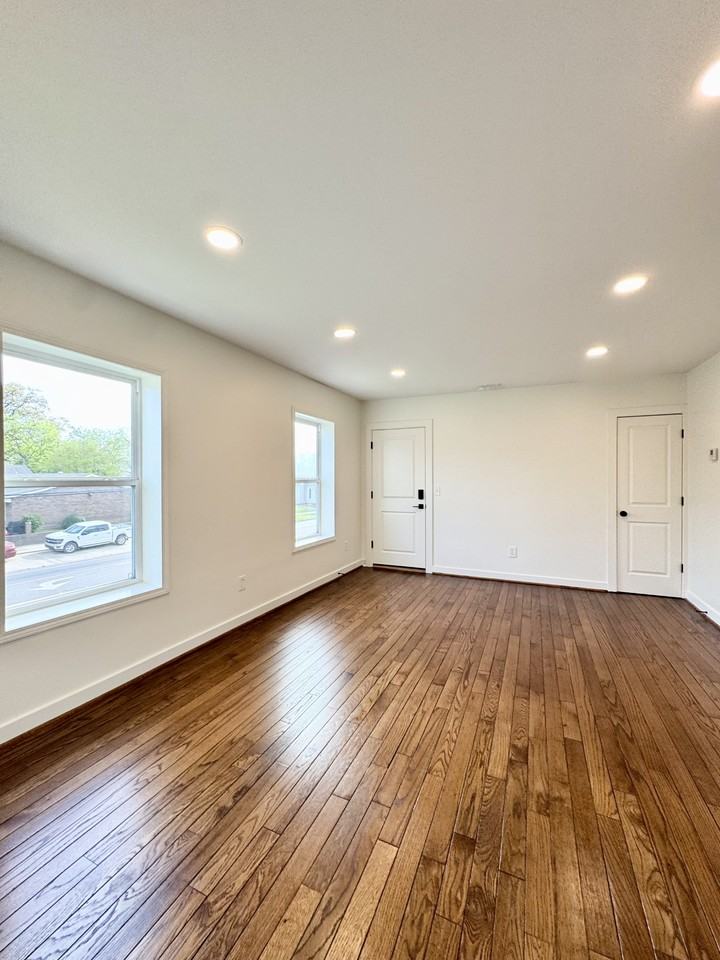 404 19th St E #4 - Photo 4 of 16