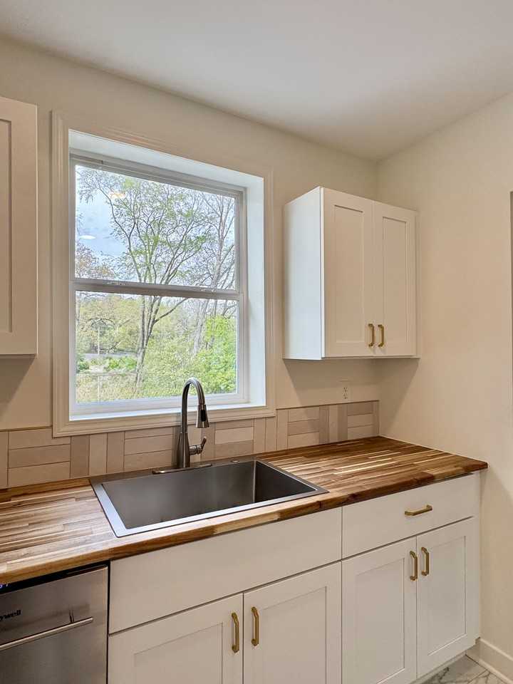 404 19th St E #4 - Photo 5 of 16