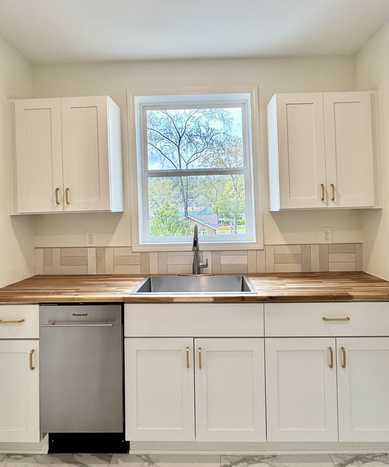 404 19th St E #4 - Photo 6 of 16