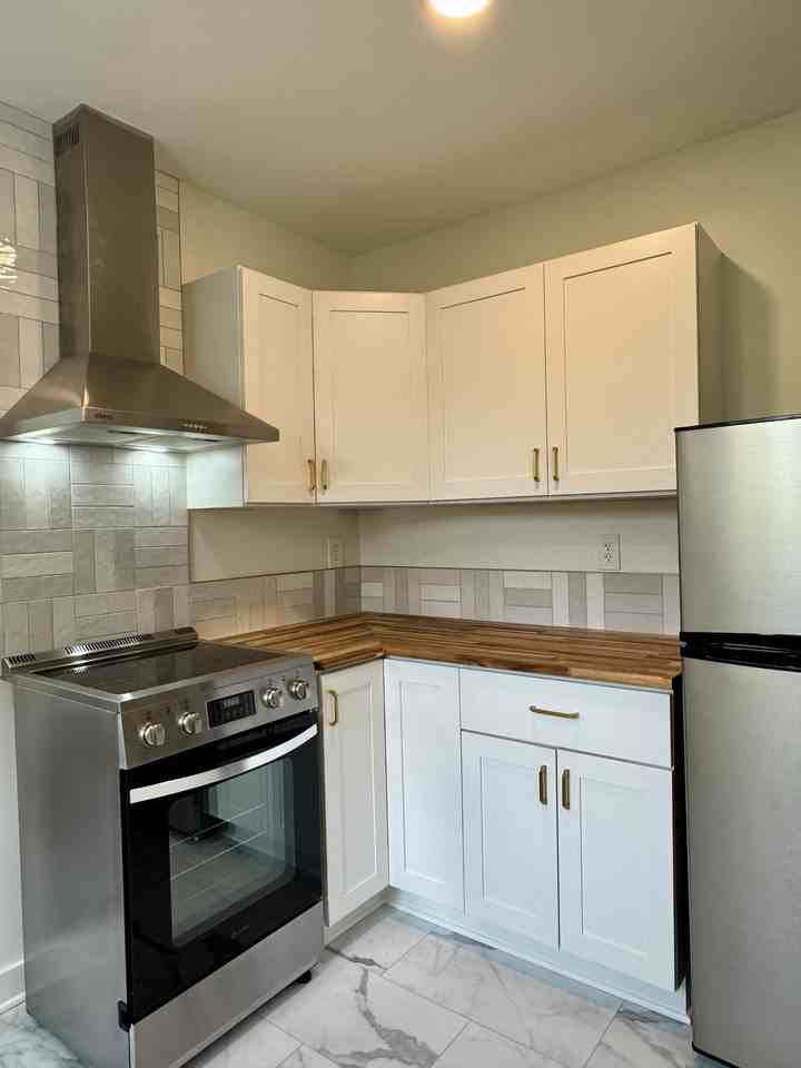 404 19th St E #4 - Photo 7 of 16