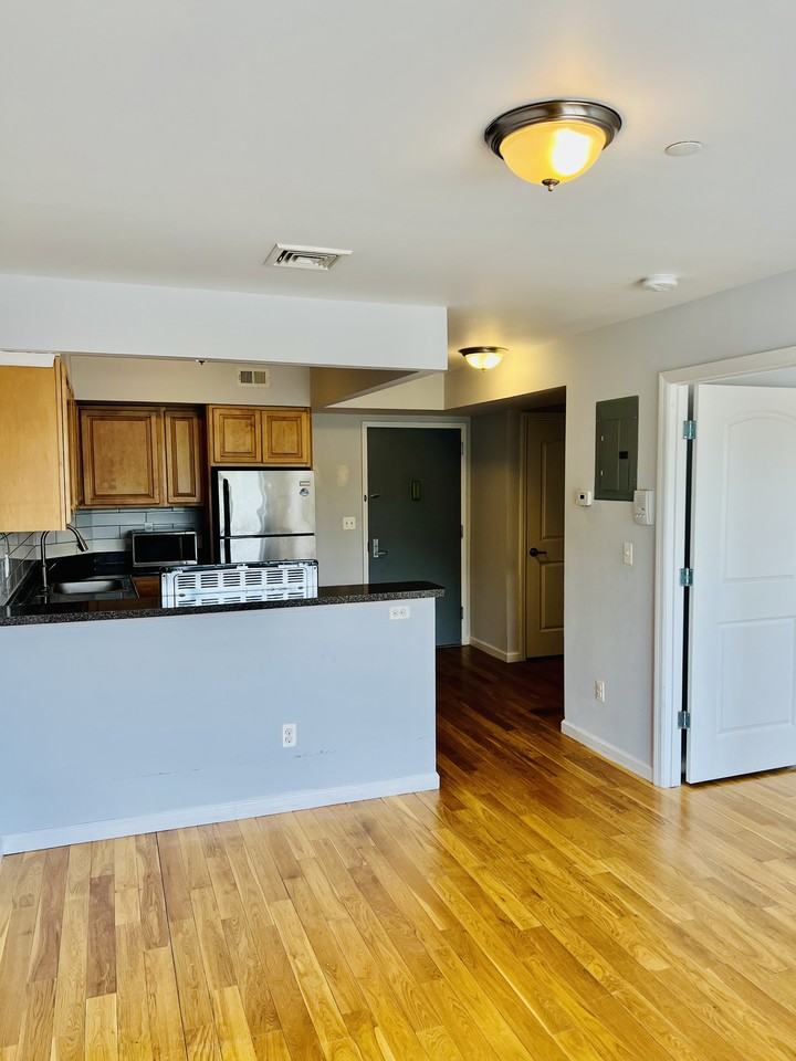 147 Main St #2G - Photo 2 of 8