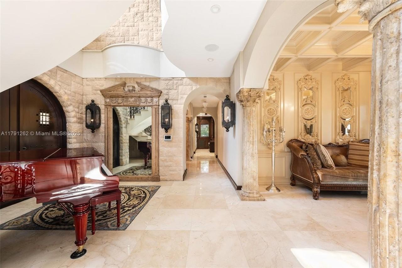 6016 Leonardo St - Photo 4 of 45