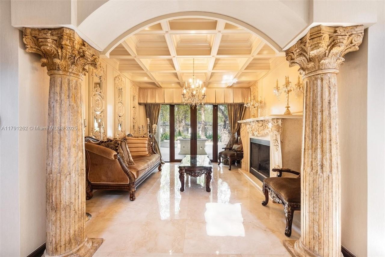 6016 Leonardo St - Photo 5 of 45