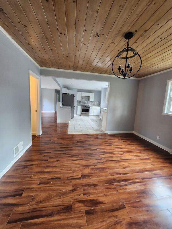 150 Hunter Dr - Photo 2 of 8