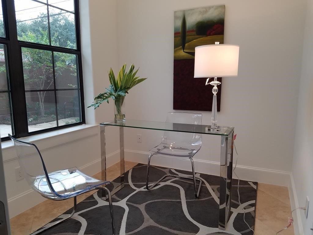 1120 Columbus St - Photo 3 of 22