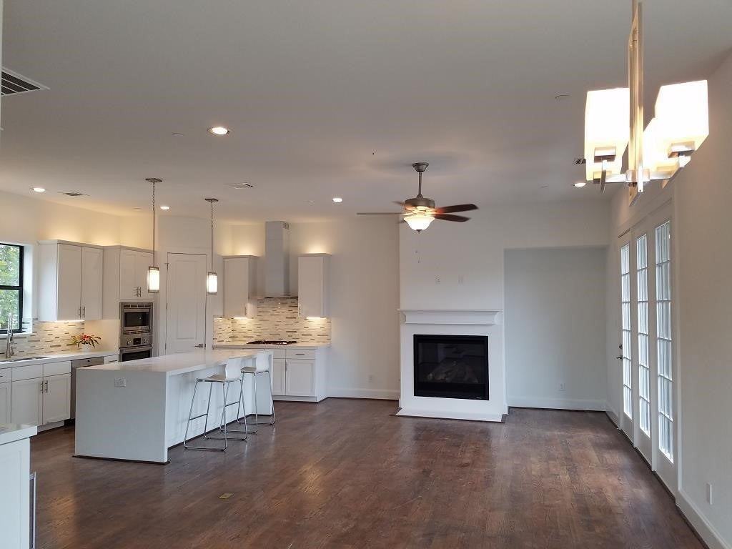 1120 Columbus St - Photo 5 of 22