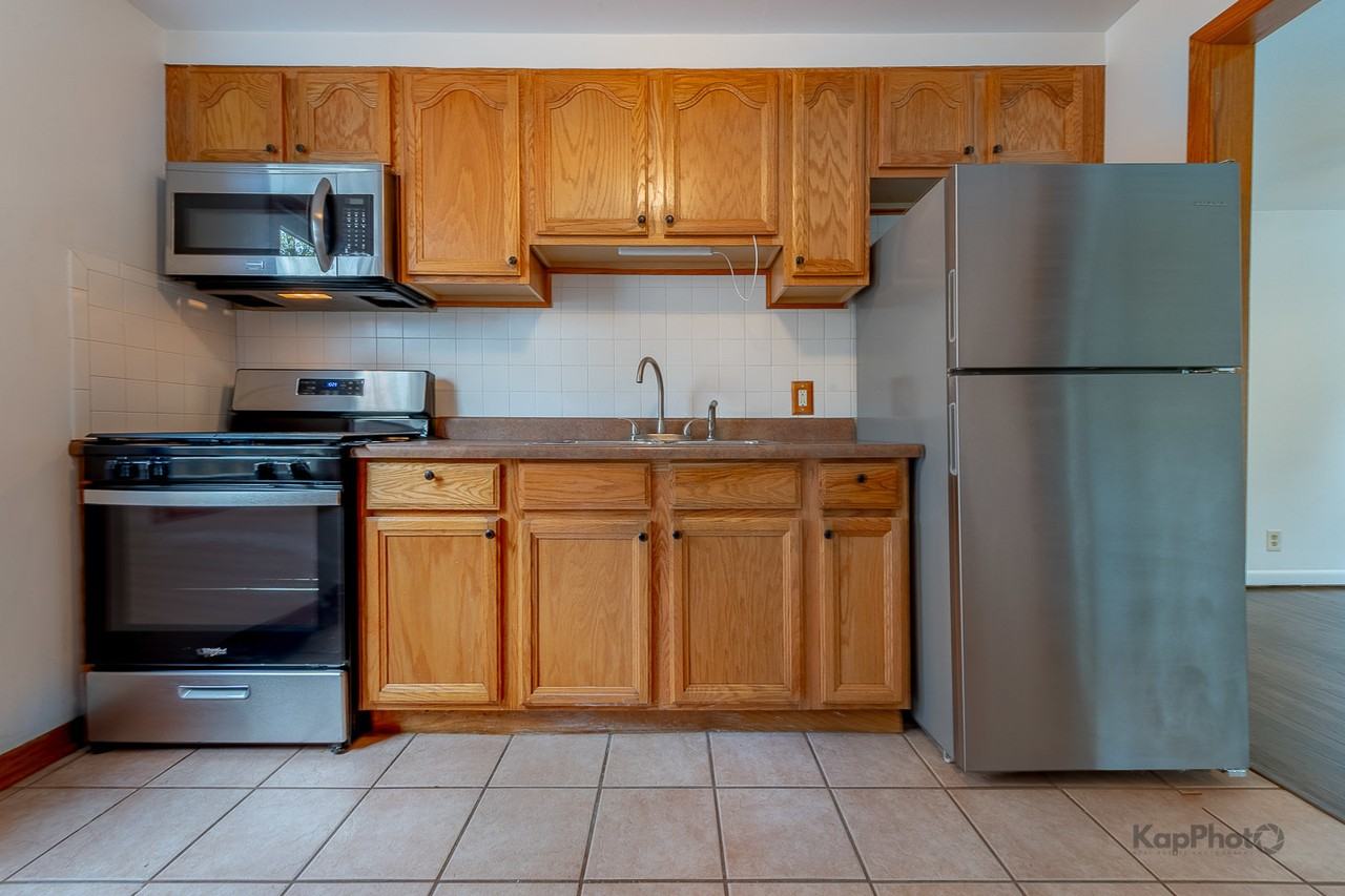 10933 S Avenue H - Photo 3 of 27