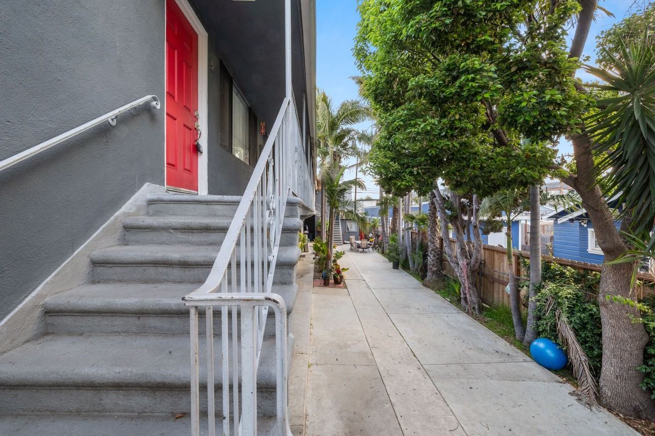 1056 E 6th, Long Beach - Photo 4 of 7