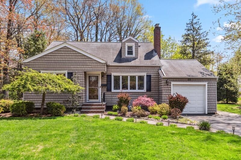 22 S Cedar Pkwy - Photo 2 of 37