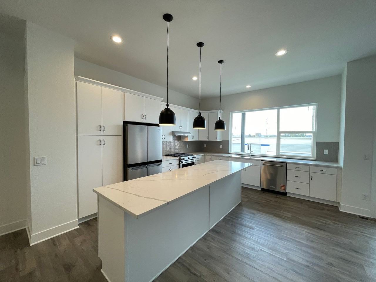 12015 Ridge Rd - Photo 2 of 43