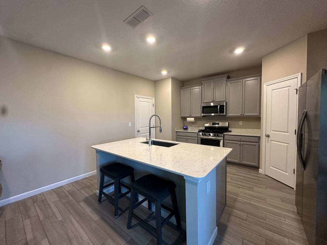 106 Ren Way - Photo 7 of 36