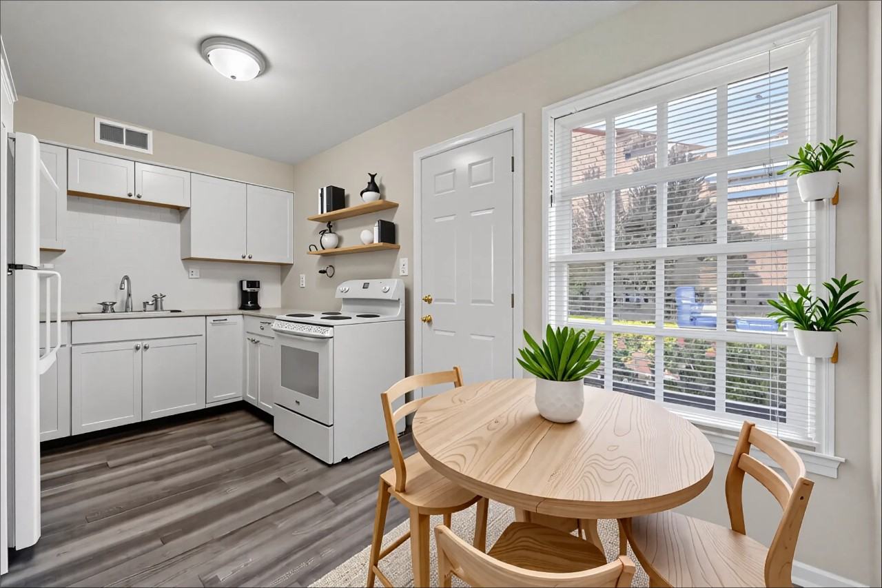 2607 Cedarhurst Drive - Photo 2 of 6