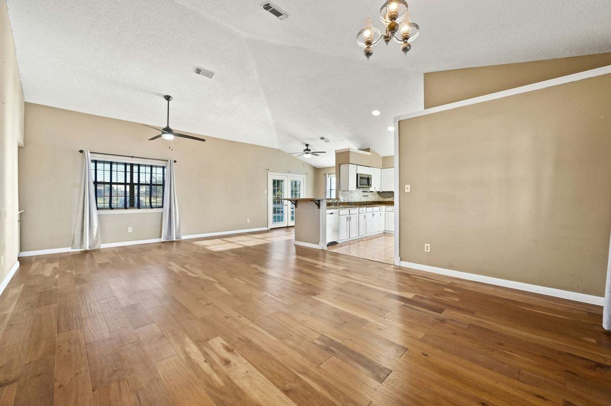 105 Deep Lake Cir - Photo 2 of 12