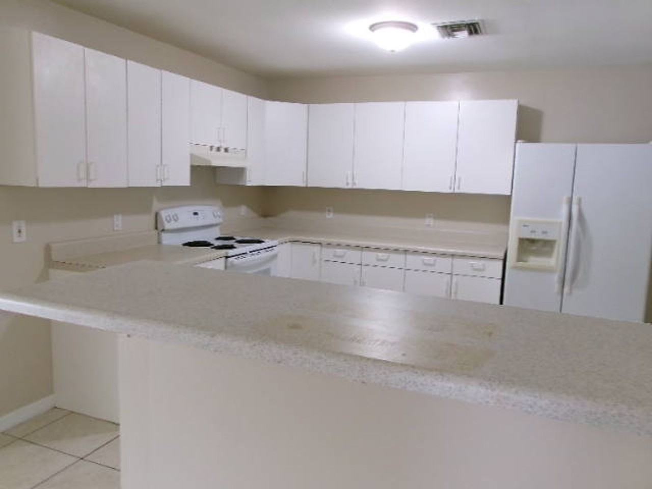 2821 Santa Barbara Blvd - Photo 5 of 8