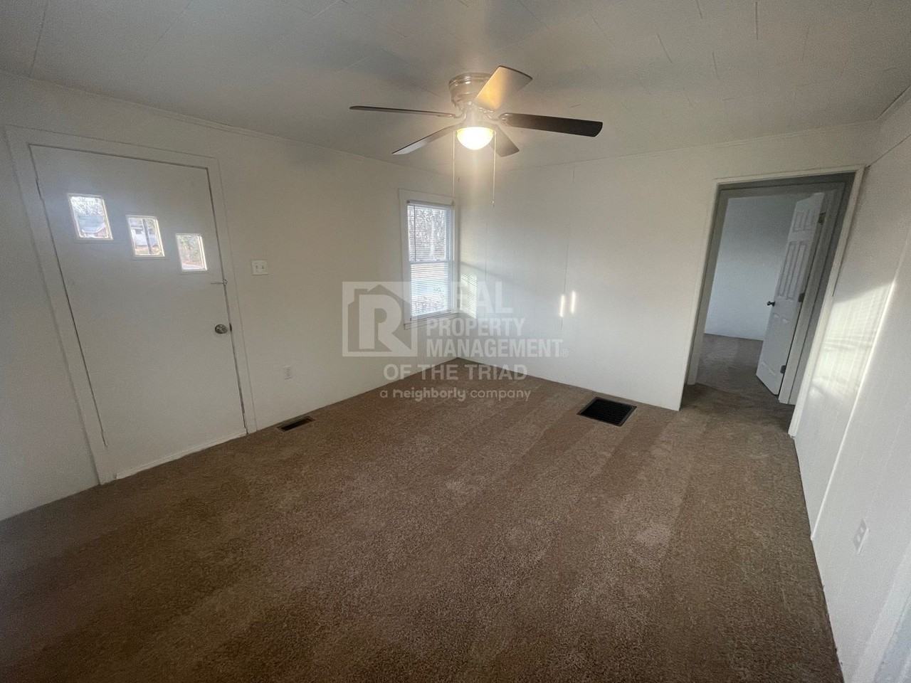 529 N Washington Ave - Photo 2 of 15