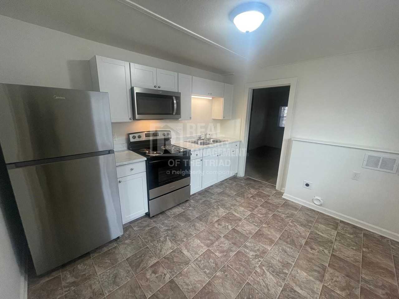 529 N Washington Ave - Photo 3 of 15