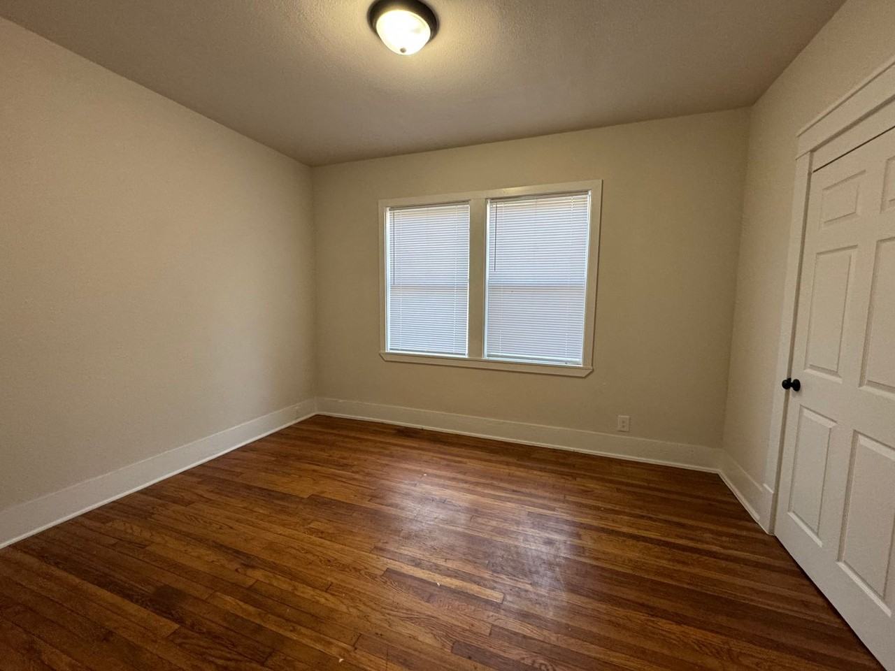 339 339 Robinson Pl Duplex B - Photo 2 of 12