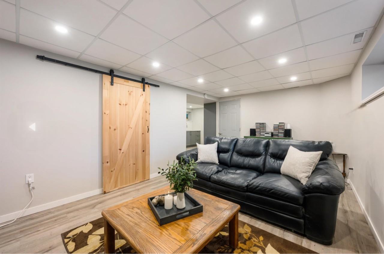 17265 59A Avenue - Photo 3 of 10