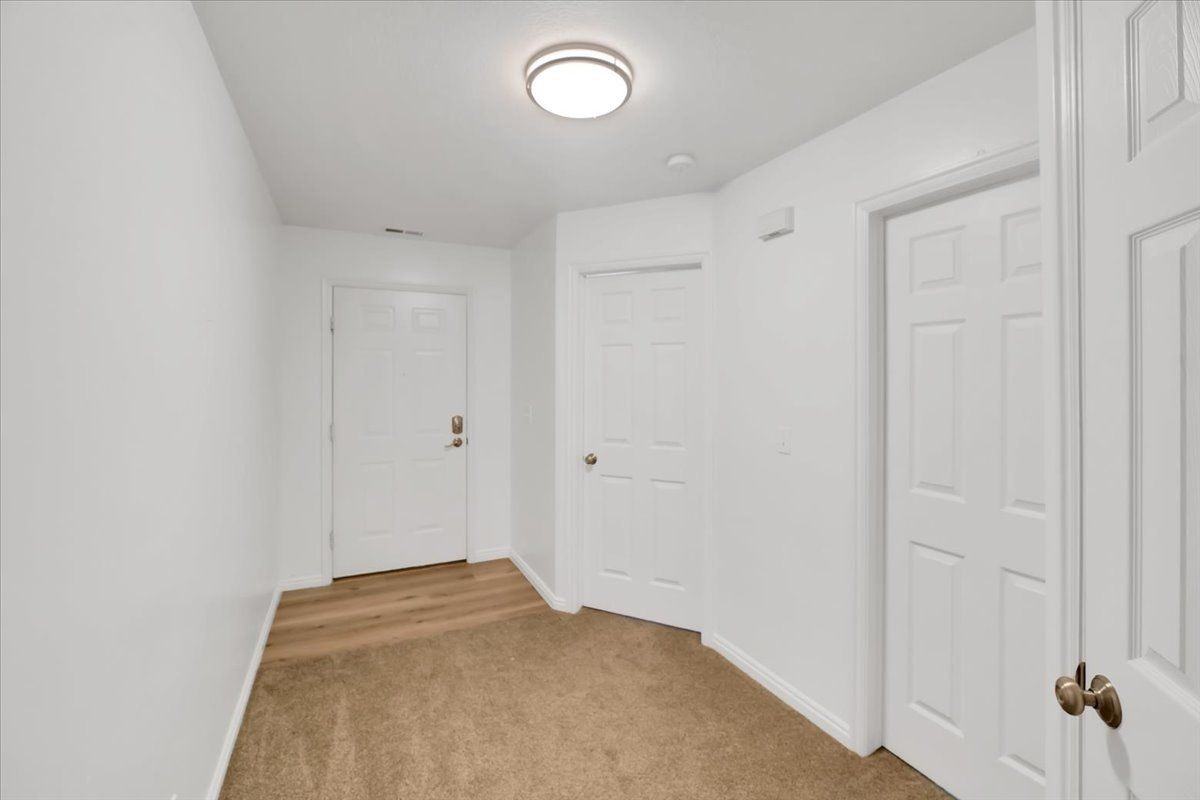 261 W 200 N - Photo 2 of 20