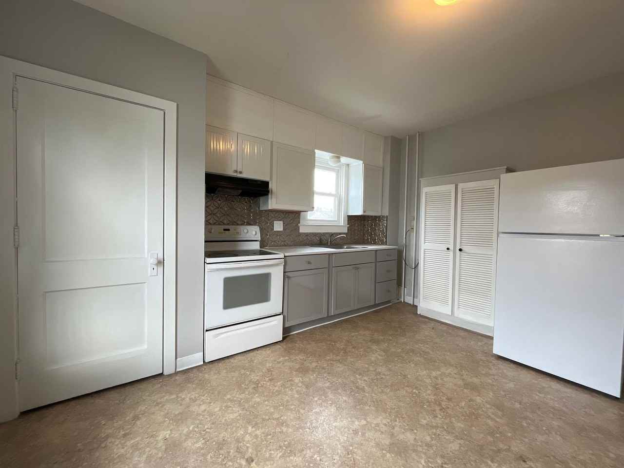 2185 Main St - Photo 2 of 14