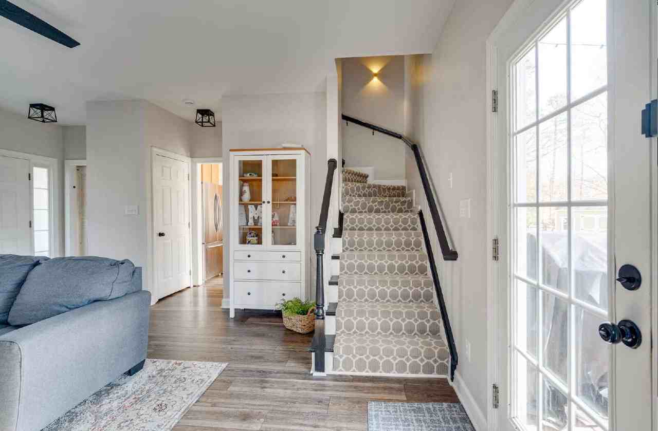 221 Wild Holly Ln - Photo 6 of 37