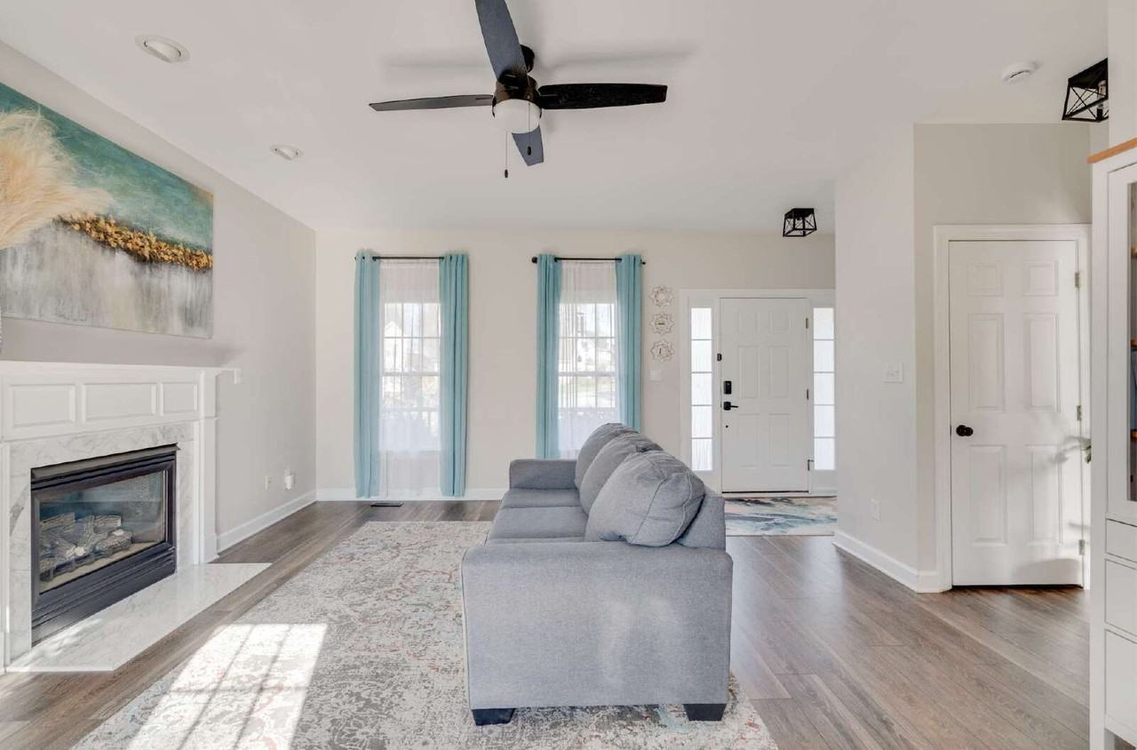 221 Wild Holly Ln - Photo 7 of 37